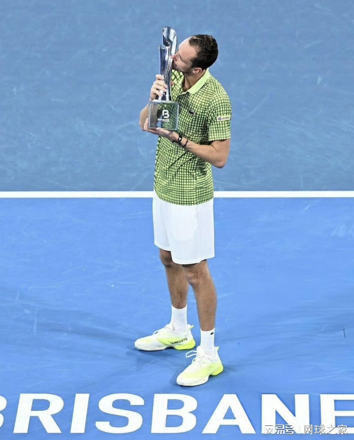 开云-爱游戏-22冠，22城：梅德韦杰夫新赛季首冠献给小女儿的生日礼物