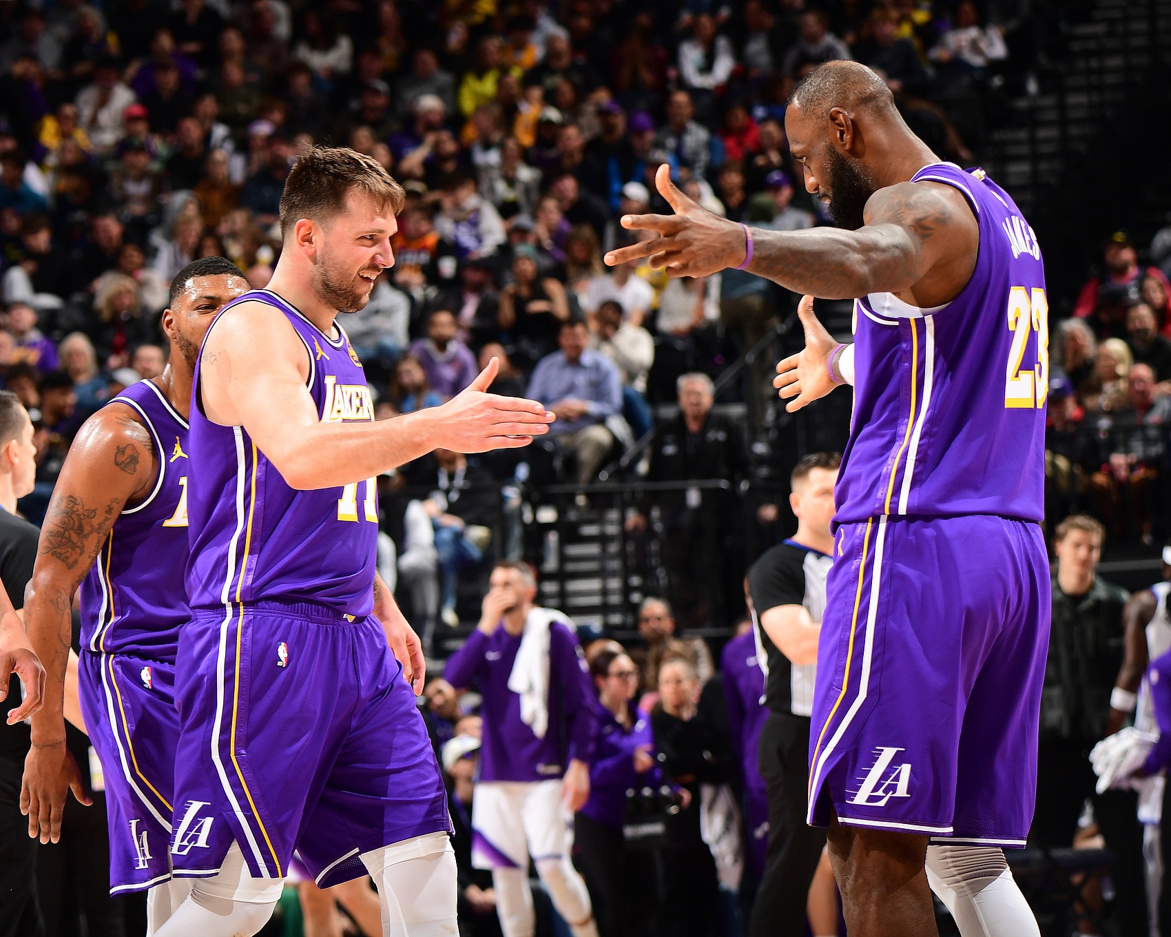 Kaiyun Sports-开云体育-NBA彩经：火箭击退雷霆 勇士难胜尼克斯 湖人轻取黄蜂