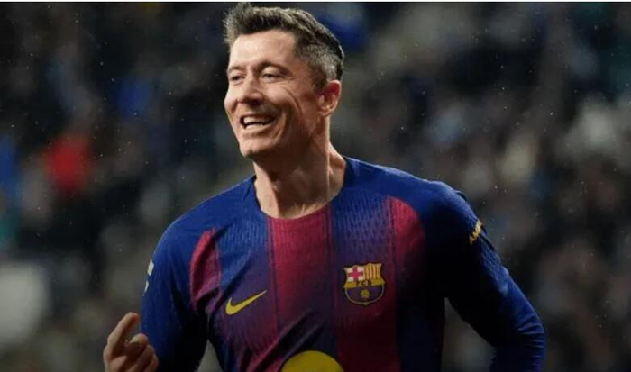 巴萨设莱万留队条件，需接受新角色及降薪|巴塞罗那|罗伯特·莱万多夫斯基|薪资谈判|俱乐部|莱万多夫斯基_新浪体育_新浪新闻