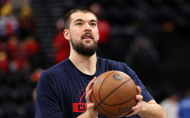 开云体育平台-保罗被裁倒计时？快船兜售两人有意3后卫：祖巴茨要价多个首轮签|克里斯·保罗|克里斯-保罗|德玛尔-德罗赞|克里斯-米德尔顿|洛杉矶快船队_新浪体育_新浪新闻