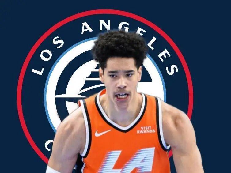 Kaiyun Sports-开云体育-疼到锤地！小卡新大腿伤了！3节29+8，快船直冲第8！