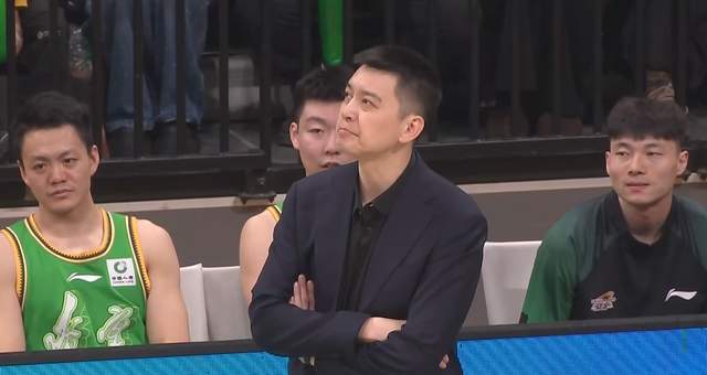 开云体育平台-6战输5场！四冠王彻底沉沦，季后赛前景岌岌可危，杨鸣还留有一手